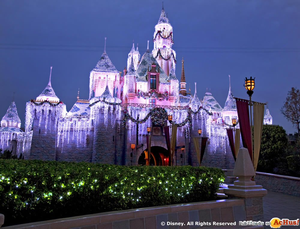 Imagen de Disneyland California  Sleeping Beautys Winter Castle 2