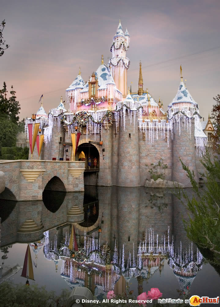 Imagen de Disneyland California  Sleeping Beautys Winter Castle