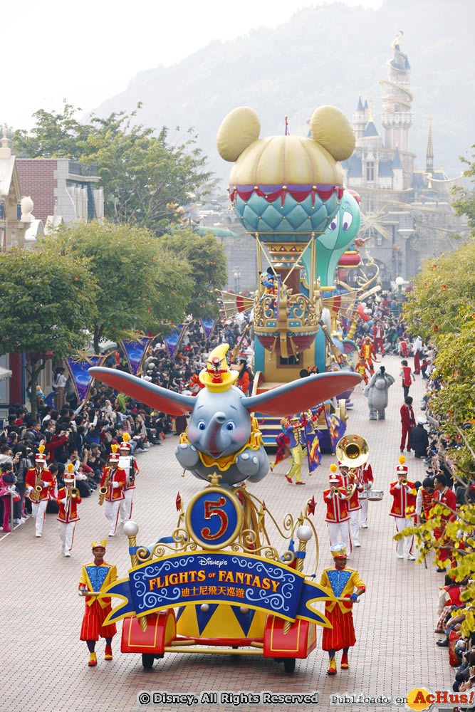 Imagen de Hong Kong Disneyland Resort  Flights of Fantasy Parade