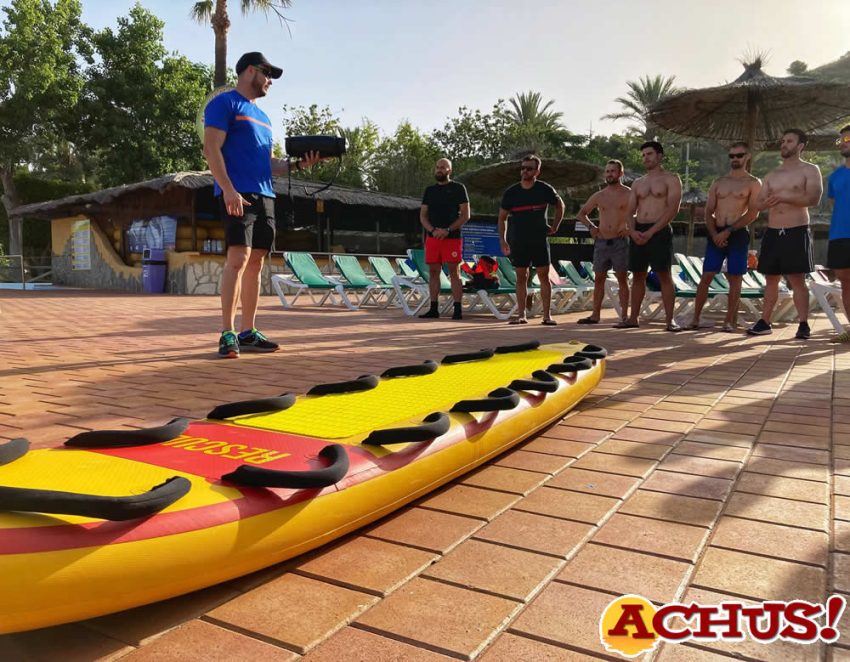 Bomberos del Consorcio Provincial de Alicante realizan prácticas de rescate acuático en Aqualandia